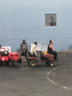 Came back to town and watched our parade and then the lawn mower derby that @xumikeux was in. 