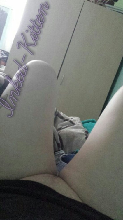 inked-kitten:  Thick thighed. Pretty kitty.