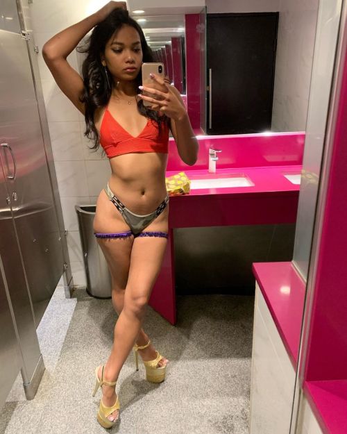 stripper-locker-room:  https://www.instagram.com/venus_aur/