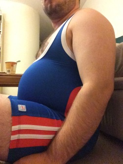 bigdrmr:  Good display of the belly curve, but I was surprised how big my arm looks.