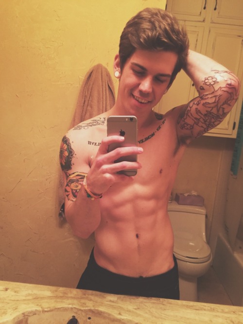 vndercontrol:  Can’t wait for more ink 👽