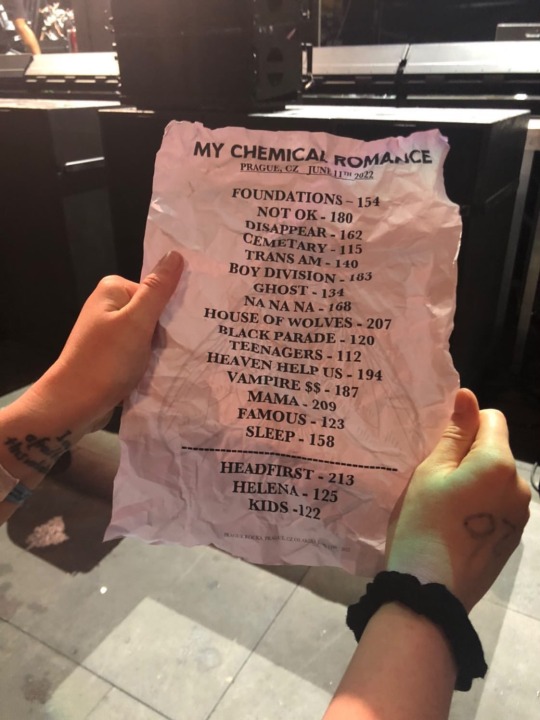 themychemicalromancearchive:paper setlist! via lorieway on IG