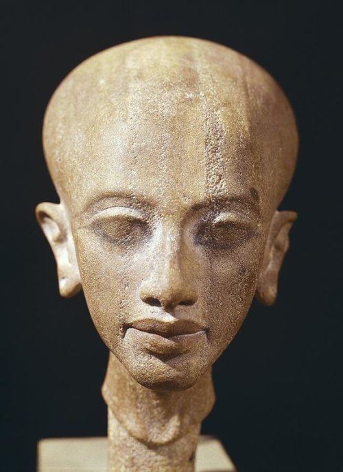 Bust of a daughter of AkhenatenPortrait bust of a daughter of king Akhenaten, possibly identified as