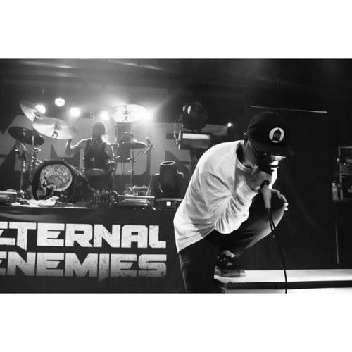 @jaydenpanesso filling in for @emmurecult with @adamemmureasp at @bmoresoundstage #emmure #stronger