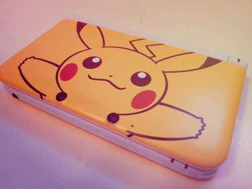 sweetsfiend:  Since my eyes couldn’t handle the 3D of a bigger screen (and I do cherish my old 3DS too much), I’ve decided to make someone on tumblr happy with their very own Pikachu Limited Edition 3DS XL! I’m really excited to be doing this, and