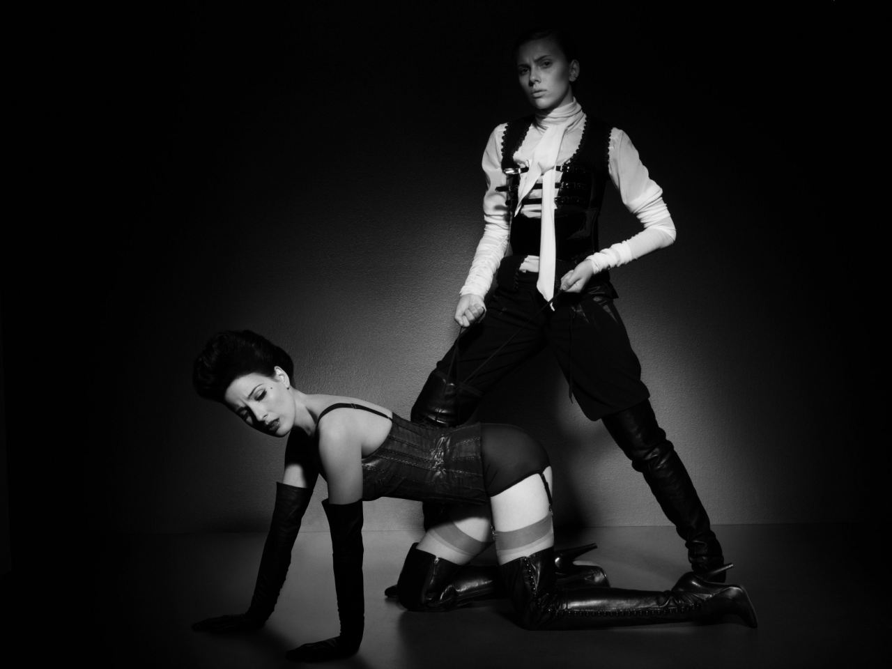 fictionalnotfactual:  Scarlett Johansson and Dita Von Teese - Flaunt USA October