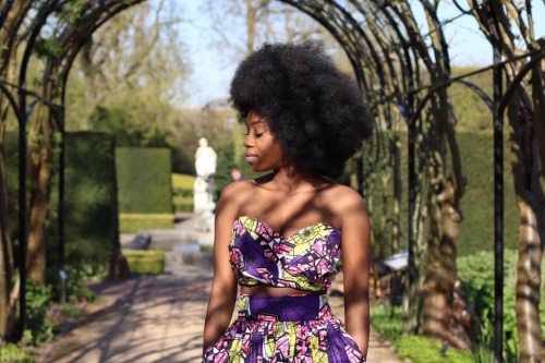 atmyisolation:“You better call Alex with the good hair”Shot by Kazeem. Kew Gardens