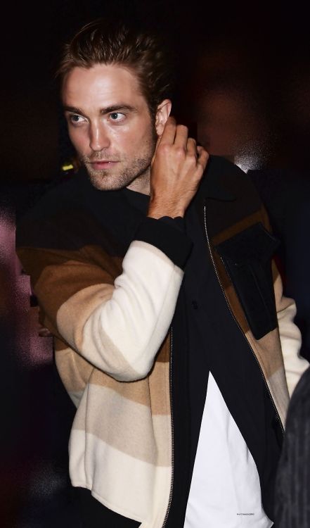 pattinson360:  New story in Women’s Wear Daily mentions Robert Pattinson and fiancee, twigs at