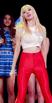 femaleidols:  damn  