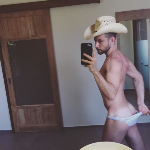 malefeed:   gullkozlov: 🐔 #roasted [x] #gullkozlov 
