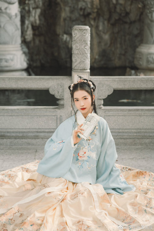  Traditional Chinese hanfu by 汉尚华莲