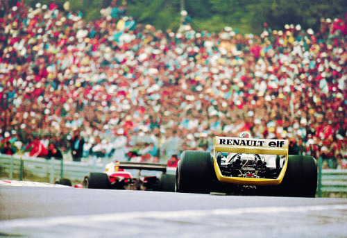 Jody Scheckter (Scuderia Ferrari), René Arnoux (Renault), Dijon-Prenois, French Grand Prix 1979.