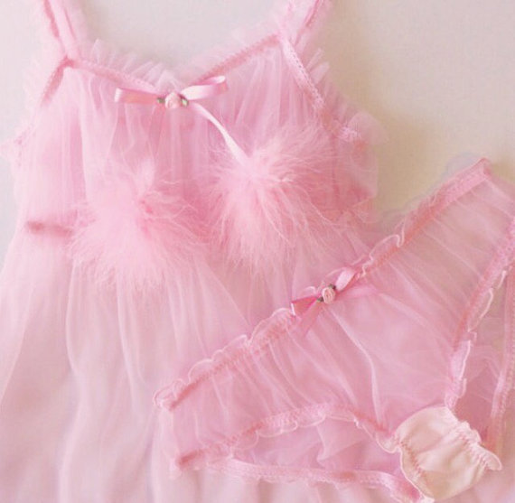 laceandsilk:  inlovewithburlesquelingerie:  Sugar Lace Lingerie   Need