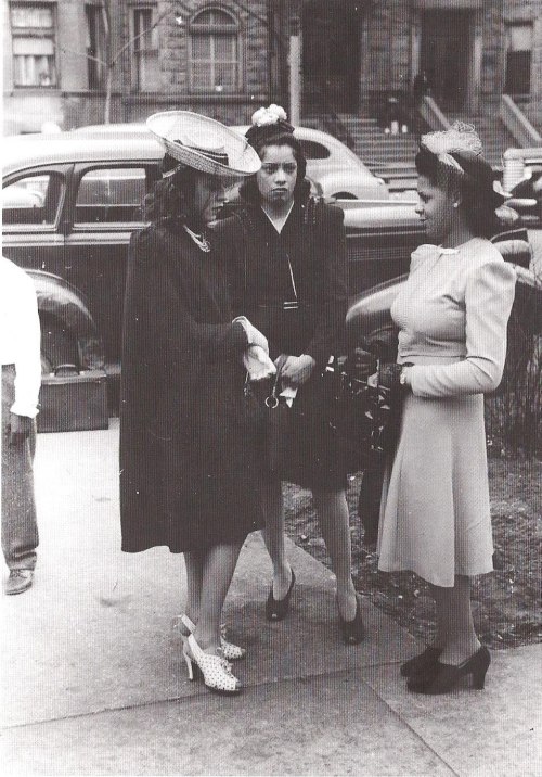 lascasartoris:Easter Sunday (top-bottom)Harlem 1947 by Henri Cartier BressonHarlem 1947 by Henri Car