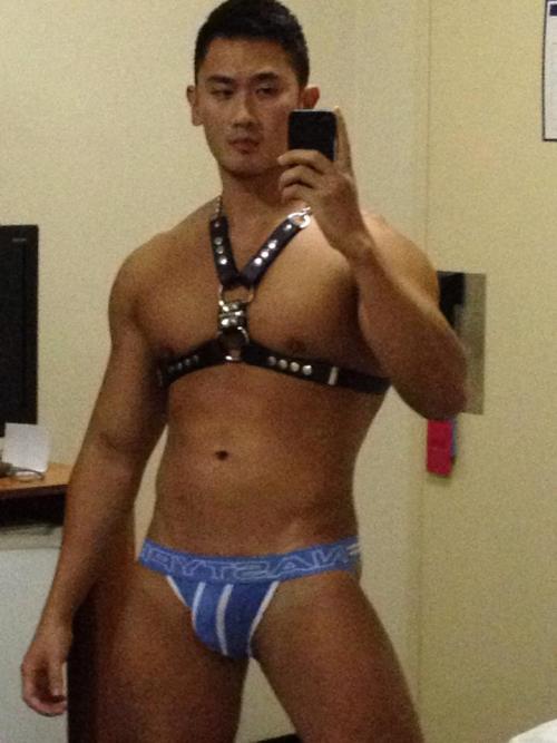 (QC Asians: QueerClick Asian Gay Porn Blogから)