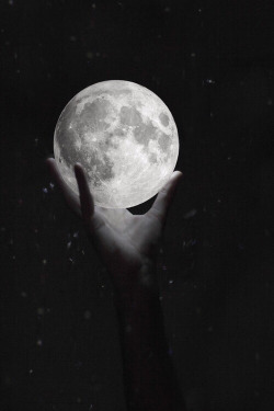 anestheticthoughts:  i’d give you the moon