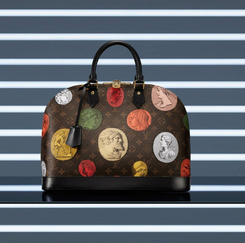 Trendy Bag for FW21: 90′s Punk logo bag.Celine, Gucci, Louis Vuitton, Prada, Versace, Vivienne