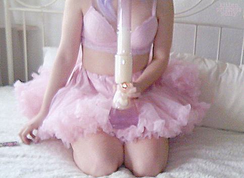 kittenprincesspolly:  i’m so in love with my pretty & pink bong   hope the gif works this time..