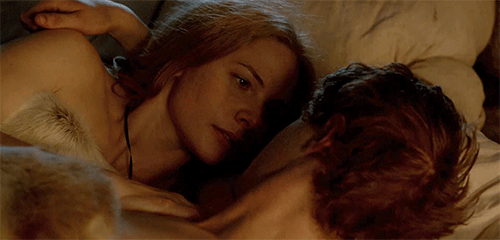 mametupa:Elizabeth standing by her man…eh…her king :)