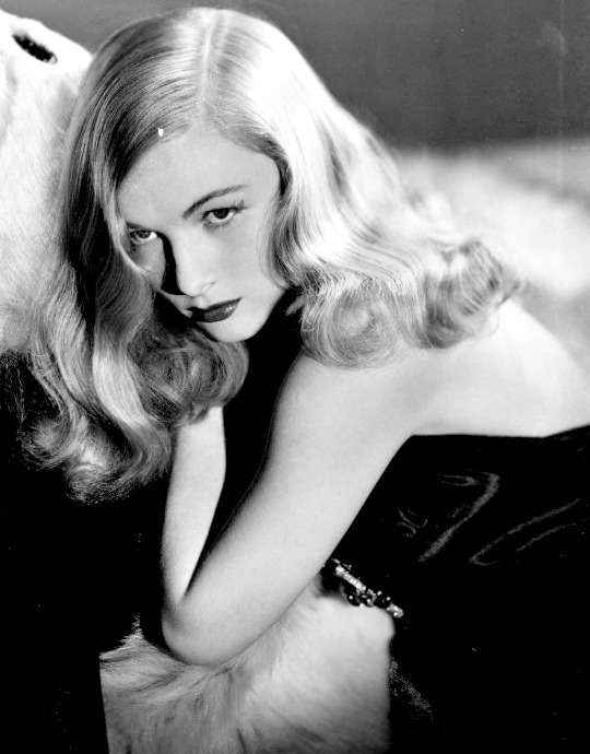 missveronicalakes:  Veronica Lake in the 1940s. 
