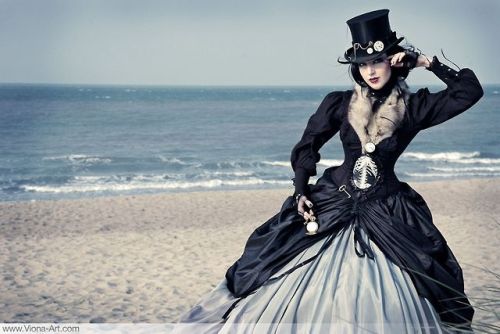 Steampunk fashions by Viona Ielegems