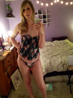 tsjeyne:  Trying on this new floral corset