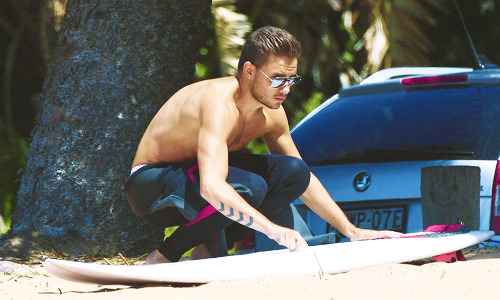thomasbsangster-blog:   Liam from One Direction goes surfing at Whale Beach in Sydney