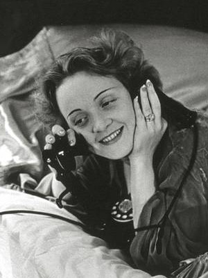 foreveroldhollywood:  Hello operator  