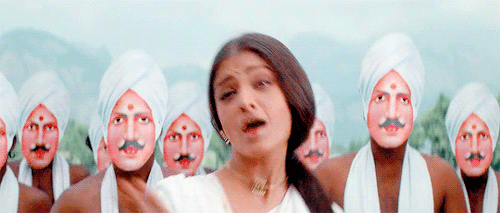 filmtribv:Aishwarya Rai Bachchan as Meenakshi in Kandukondain Kandukondain (2000)