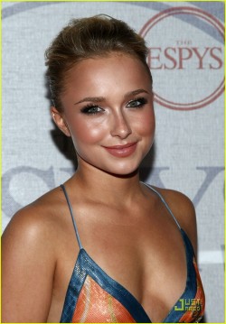 famoustits23:  240 HAYDEN PANETTIERE (set 2) Age 25. Bra size 32B BORN: New York,  USA  TV: Heroes, Nashville FILMS: Scream 4 By request