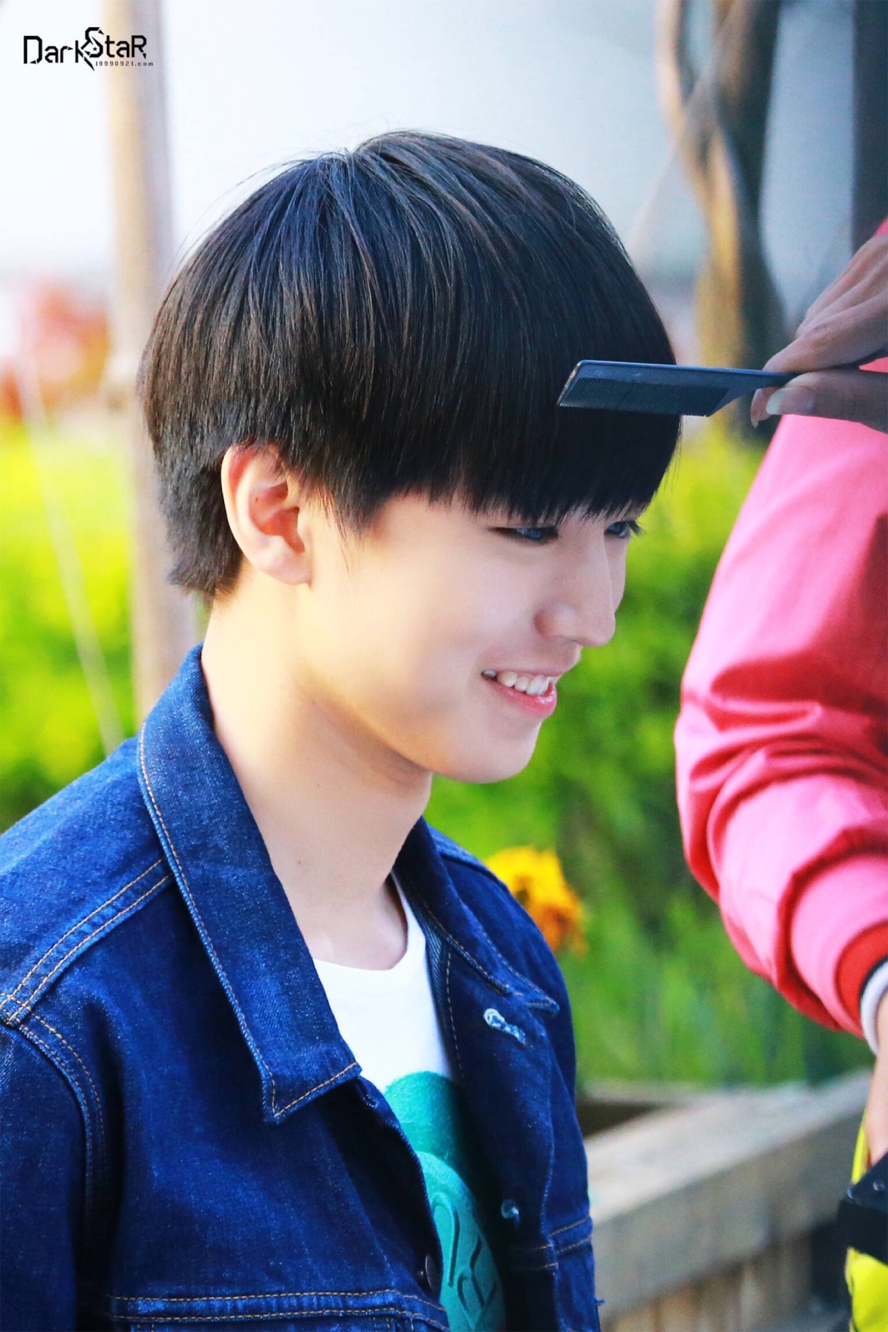 TFBOYS穿队服合照好帅！