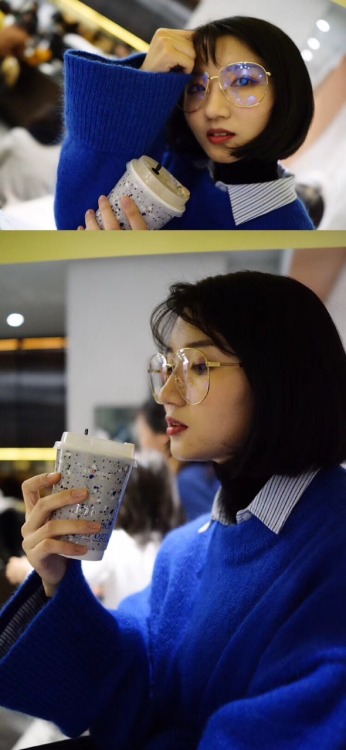 hdhhdbhdjjd: slutttyychinese: 白天装正经晚上就发骚的臭婊子母狗 有更贱的狗奴想舔她的臭脚嘛？ 嗯，好。我愿意做她的奴。服侍两位大人