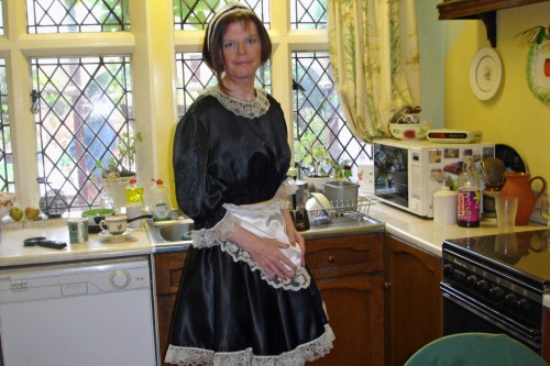 isabella-satin:Maid Isabella on your service