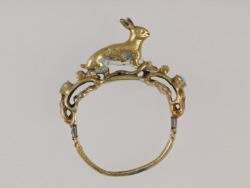 fawnvelveteen:Gold finger ring, Europe, 16th