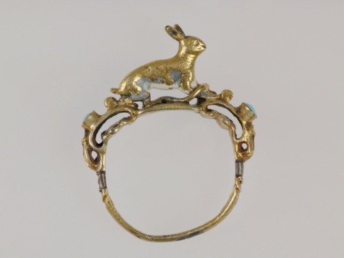 fawnvelveteen:Gold finger ring, Europe, 16th century  