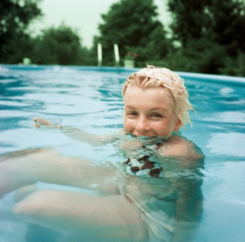 thecinamonroe:Marilyn Monroe photographed by Milton Greene in Weston, Connecticut, Summer 1955.