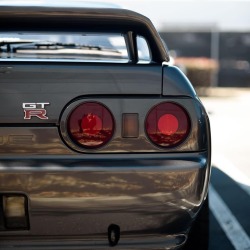 gtrv-spec:  gentlemanracedriver:GTR Reflections of a model I’d prefer