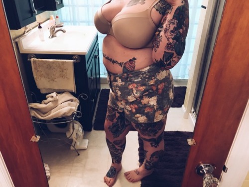 restingmiseryface:  These shorts are ugly as fuck.