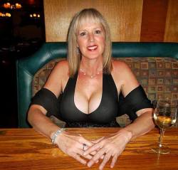 wecougars365:  Looking for some sexy COUGAR