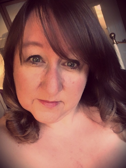 sarah-1971:  It’s Tuesday 😘😘😈😈😉😉