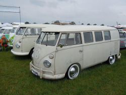 vwkombilove:  AM-81-54  Volkswagen Kombi (1962) by Bramari on Flickr.