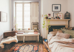 gravity-gravity:  Vintage bedroom via Design*Sponge