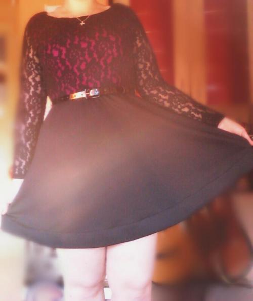 useme-sir:  Feeling like a naughty princess in this dress 👑