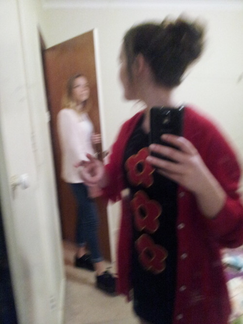 thug-4-life: howstufftwerks:  crrocs:  being caught taking selfies is one of lifes