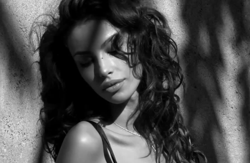 arnold-ziffel: Madalina Ghenea I’ve never seen two and a half minutes go by so quickly… https://youtu.be/vRS3ETwaDYI  Dean Martin -   MAMBO ITALIANO   