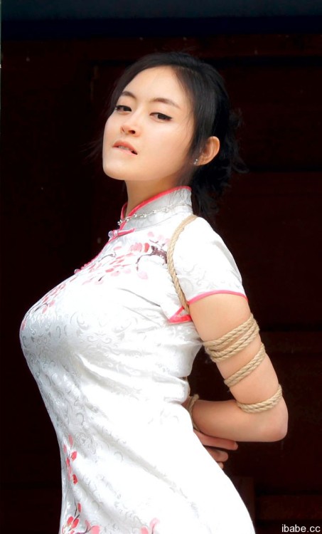 sensual-bondage-zniewolenie:  Bound Asian adult photos