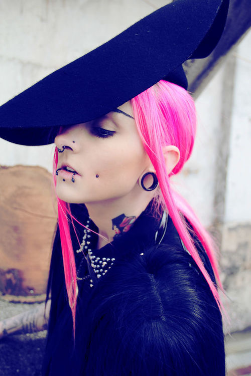 cute-colored-hair:  COLORED HAIR BLOG ♥ 