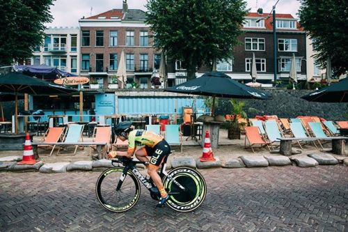 tornanti-cc:Chilling by the beach…kind of! . #uciwwt #blt2018 #boelsladiestour #womenscycling #wwt #