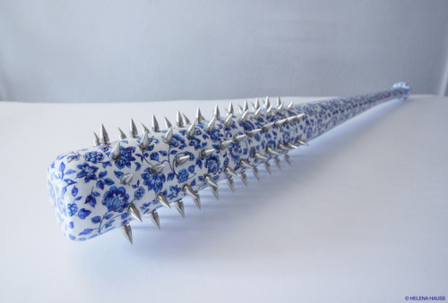 crossconnectmag:  A set of custom made sculptures hand painted in the delft blue style of ceramics by   Helena HaussFollow CrossConnectMag for more 