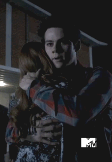 marvymark:  Hold her Stiles. Hold her and